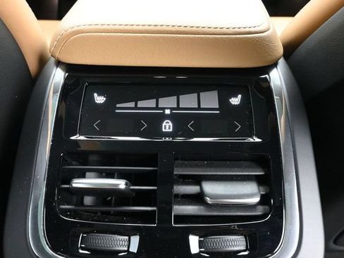 Used 2023 Volvo XC60 B6 Ultimate w/ Climate Package AWD/4WD image 34
