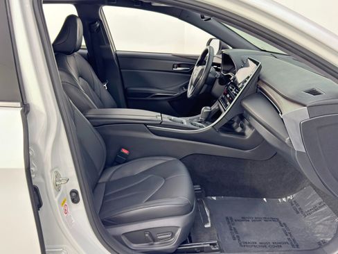 Used 2019 Toyota Avalon XLE w/ Moonroof Package image 15