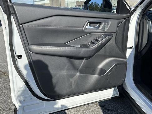 Certified 2024 Nissan Rogue Platinum w/ Platinum Premium Package image 11