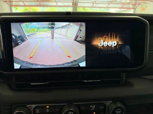 Certified 2025 Jeep Wrangler Unlimited Rubicon 4xe w/ Convenience Group AWD/4WD image 18