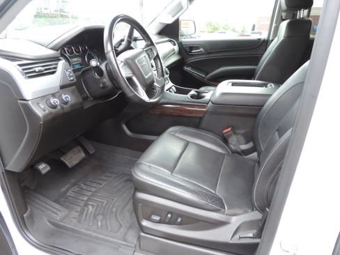 Used 2019 GMC Yukon XL SLT image 6