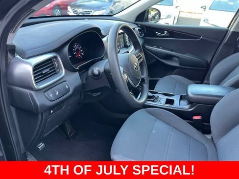 Used 2019 Kia Sorento FWD image 6
