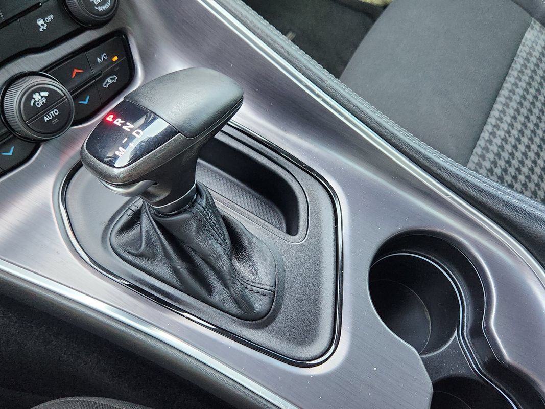 Used 2015 Dodge Challenger SXT w/ Driver Convenience Group RWD image 24
