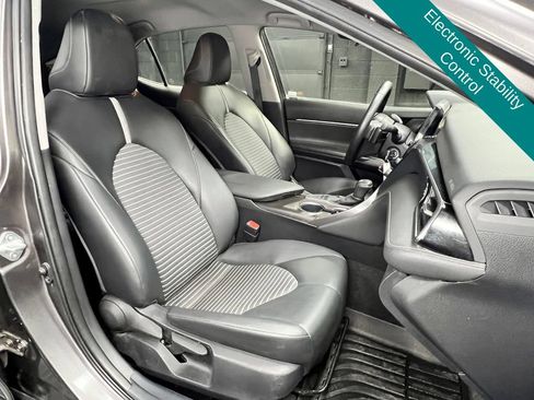 Used 2022 Toyota Camry SE w/ Carpet Mat Package (TMS) FWD image 8