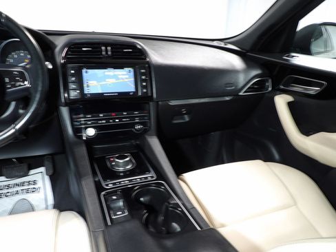 Used 2017 Jaguar F-PACE Premium AWD/4WD image 20