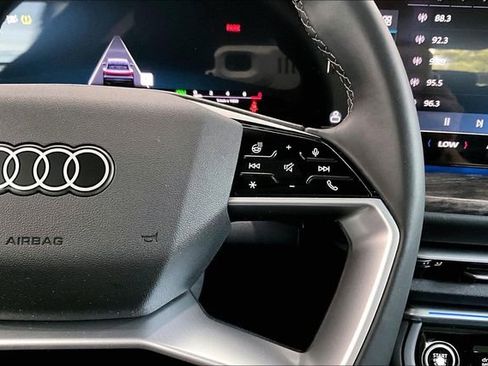 Used 2025 Audi Q5 Premium w/ Convenience Package AWD/4WD image 15