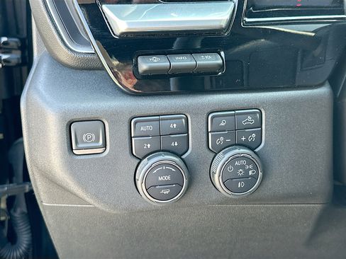 Used 2024 Chevrolet Silverado 2500 High Country w/ High Country Premium Package AWD/4WD image 10
