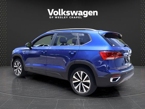 Certified 2023 Volkswagen Taos SE FWD image 6