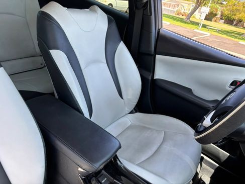Used 2018 Toyota Prius Four w/ Advanced Technology Package FWD image 13