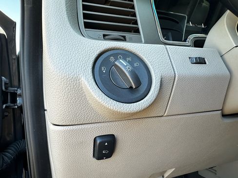 Used 2012 Lincoln Navigator 2WD image 76