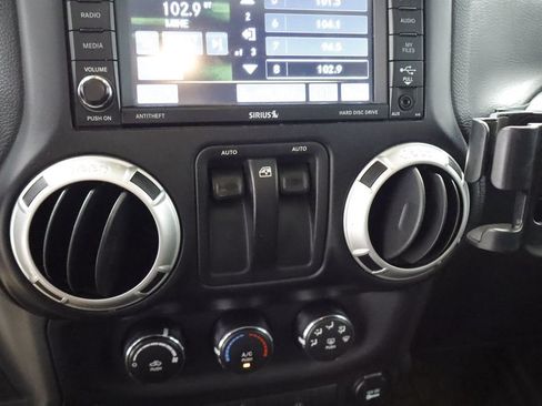 Used 2015 Jeep Wrangler Rubicon w/ Power Convenience Group AWD/4WD image 21