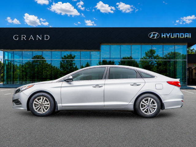 Used 2015 Hyundai Sonata SE w/ Option Group 09 FWD image 3