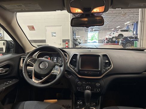 Used 2016 Jeep Cherokee Latitude w/ Safety/Convenience Group AWD/4WD image 12