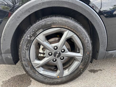 Used 2025 Kia K4 LXS image 29