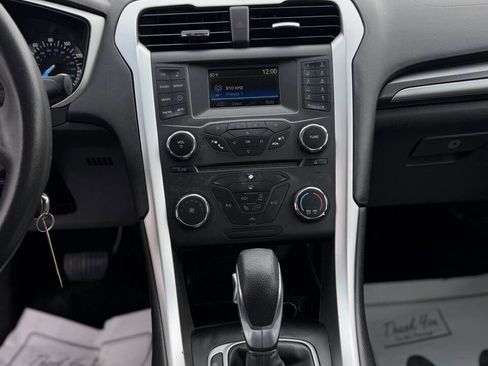 Used 2016 Ford Fusion SE image 11