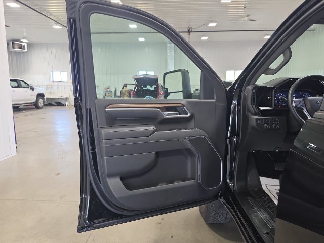 Used 2026 Chevrolet Silverado 3500 LT w/ Trail Boss Package AWD/4WD image 23