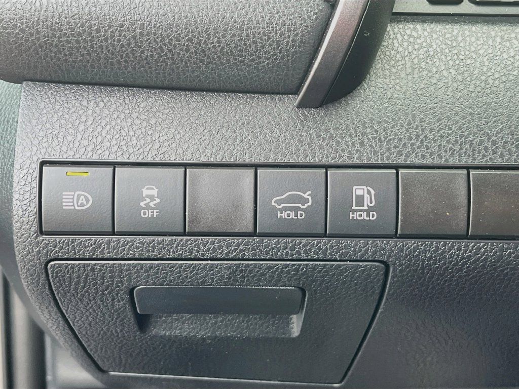 Used 2023 Toyota Camry SE FWD image 10
