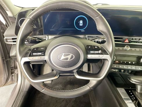 Used 2024 Hyundai Elantra Limited FWD image 18