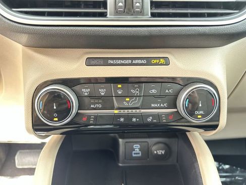 Used 2022 Ford Escape SEL image 18