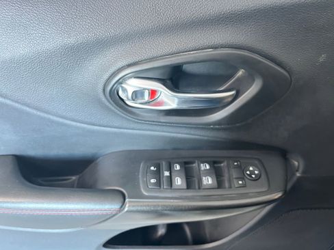 Used 2020 Jeep Cherokee Trailhawk w/ Cold Weather Group image 57