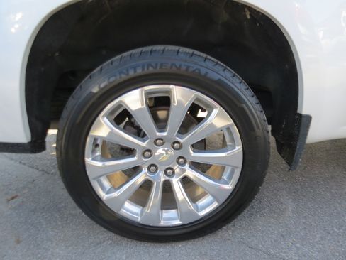 Used 2020 Chevrolet Silverado 1500 High Country w/ Technology Package AWD/4WD image 15