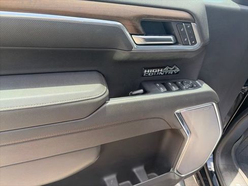Used 2025 Chevrolet Silverado 1500 High Country AWD/4WD image 17