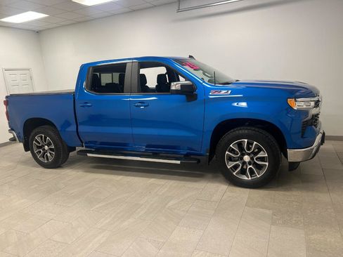 Used 2024 Chevrolet Silverado 1500 LT AWD/4WD image 9