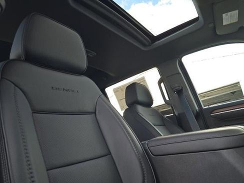 New 2026 GMC Sierra 2500 Denali w/ Denali Reserve Package image 17