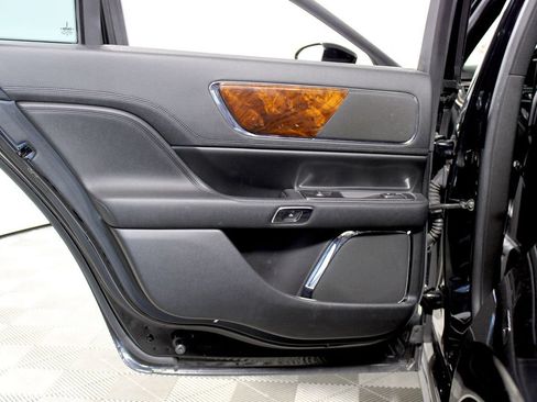 Used 2017 Lincoln Continental Select FWD image 27