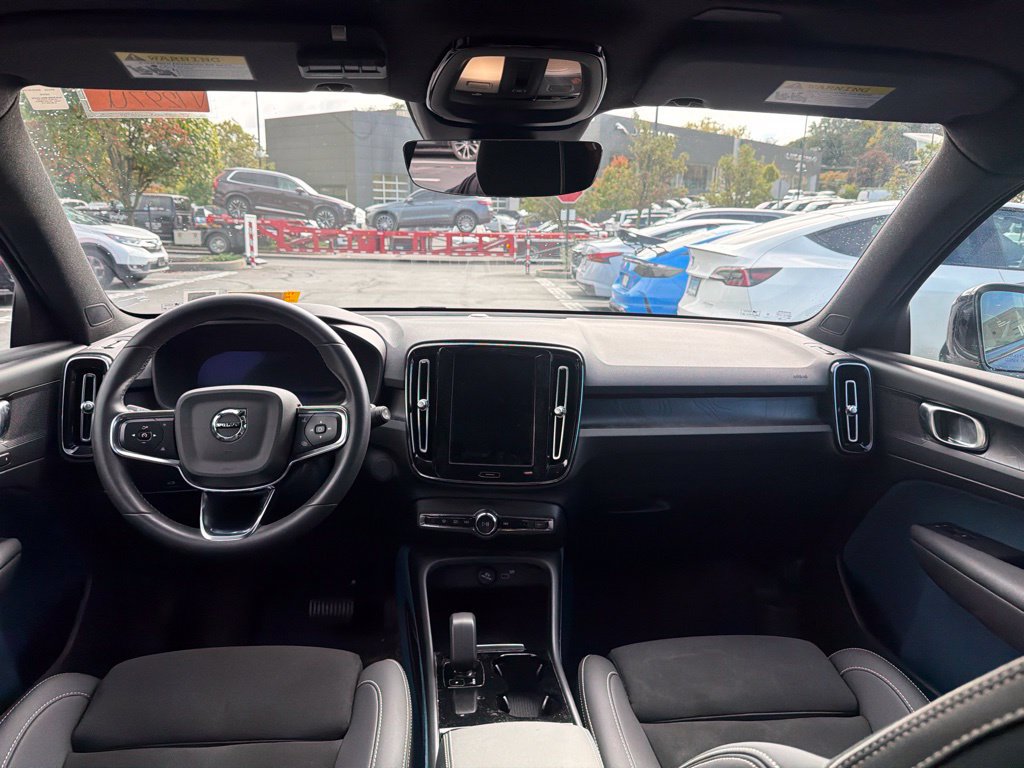 Used 2023 Volvo XC40 Recharge Plus w/ Protection Package Premier AWD/4WD image 10