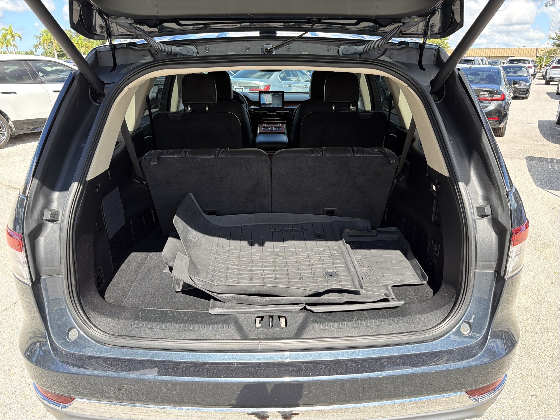 Used 2021 Lincoln Aviator Reserve w/ Equipment Group 201A AWD/4WD image 9