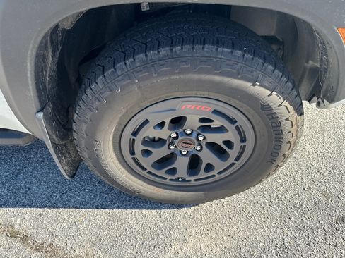 Used 2025 Nissan Frontier PRO-4X w/ Pro Premium Package image 12