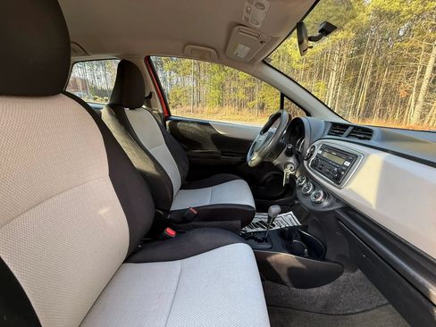 Used 2012 Toyota Yaris L FWD image 17