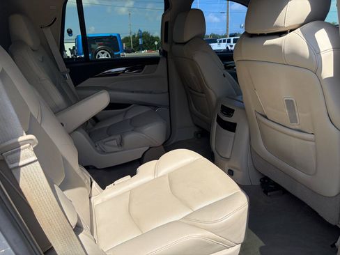 Used 2018 Cadillac Escalade Premium Luxury AWD/4WD image 15