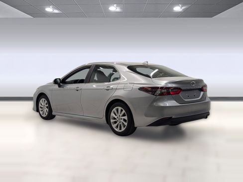 Used 2023 Toyota Camry LE image 2
