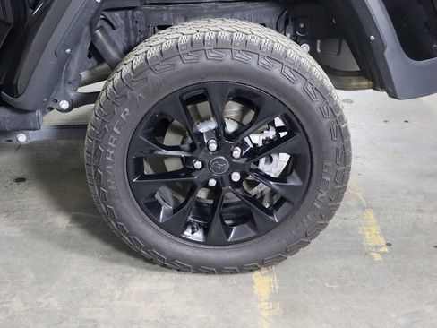 Used 2025 Jeep Gladiator Mojave AWD/4WD image 42