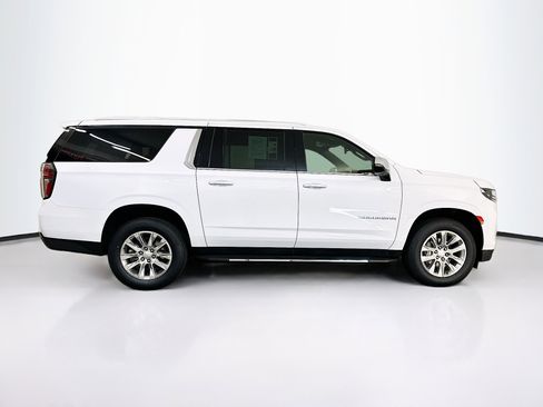Used 2023 Chevrolet Suburban Premier image 10