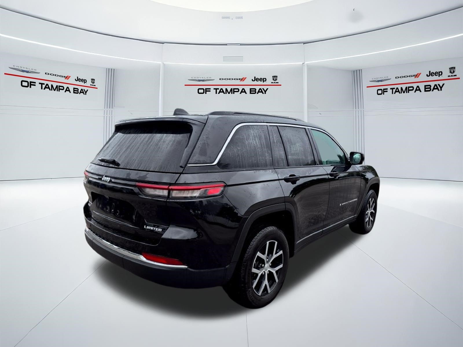Used 2025 Jeep Grand Cherokee Limited AWD/4WD image 6