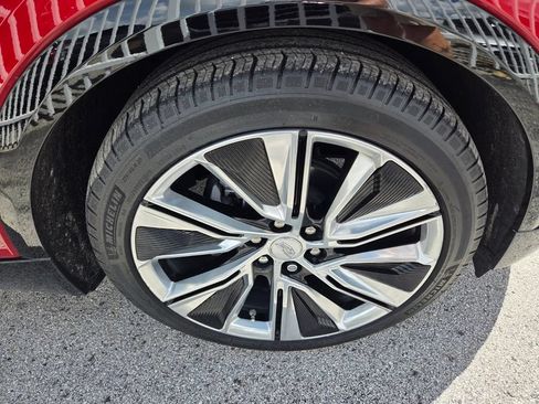 Used 2024 Cadillac Lyriq Luxury w/ LPO, Floor Liner Package AWD/4WD image 5