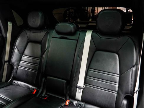 Used 2023 Porsche Cayenne Platinum Edition AWD/4WD image 46