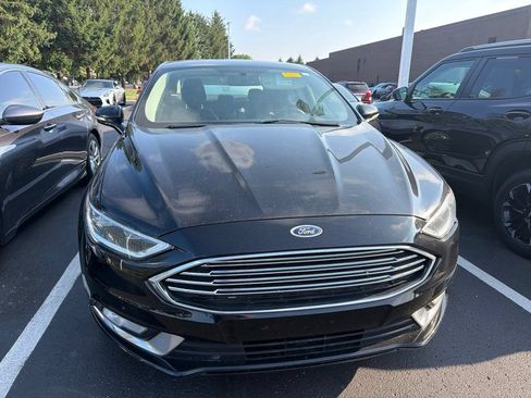 Used 2017 Ford Fusion SE w/ Fusion SE Technology Package FWD image 5