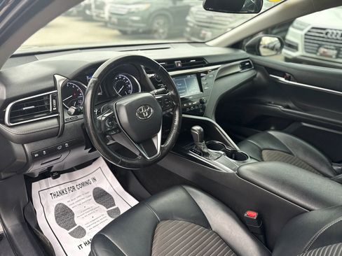 Used 2020 Toyota Camry SE FWD image 15
