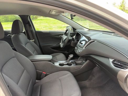 Used 2022 Chevrolet Malibu LT FWD image 23