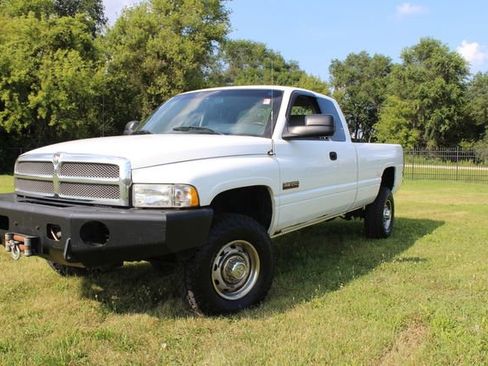 Used 2001 Dodge Ram 2500 Truck ST image 2