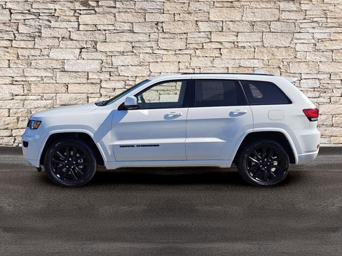 Used 2021 Jeep Grand Cherokee Laredo X image 10