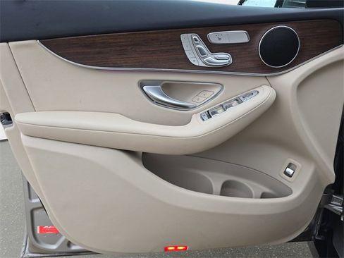 Used 2022 Mercedes-Benz GLC 300 image 30