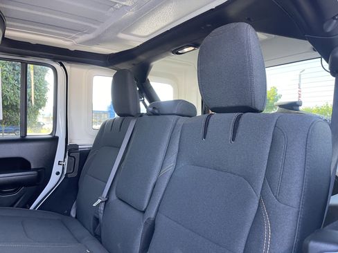 Used 2024 Jeep Wrangler Unlimited AWD/4WD image 18