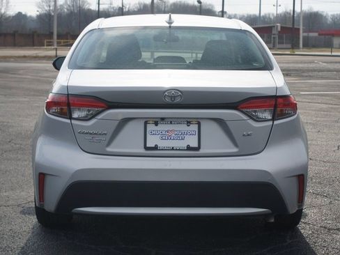 Used 2021 Toyota Corolla LE image 3