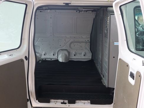 Used 2014 Ford E-250 and Econoline 250 w/ Power Group RWD image 15