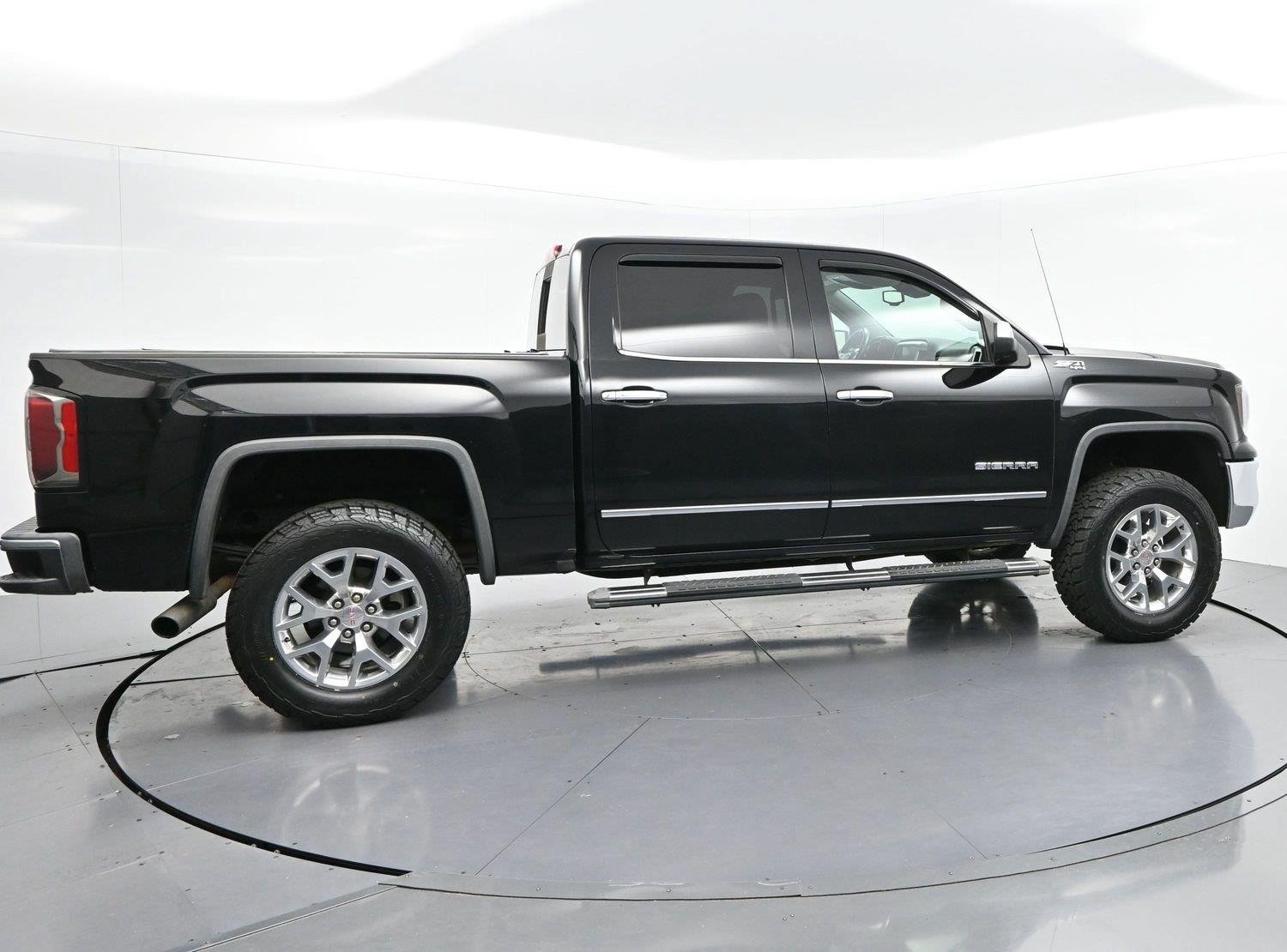 Used 2017 GMC Sierra 1500 SLT w/ Enhanced Driver Alert Package AWD/4WD image 8